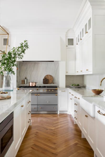 The white cabinets adorn the kitchen.